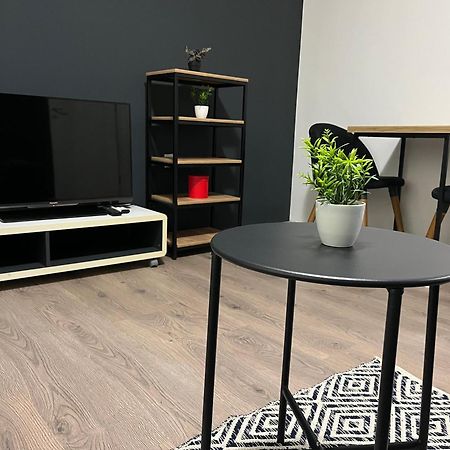 Central M - 5 Apartments Skopje Esterno foto