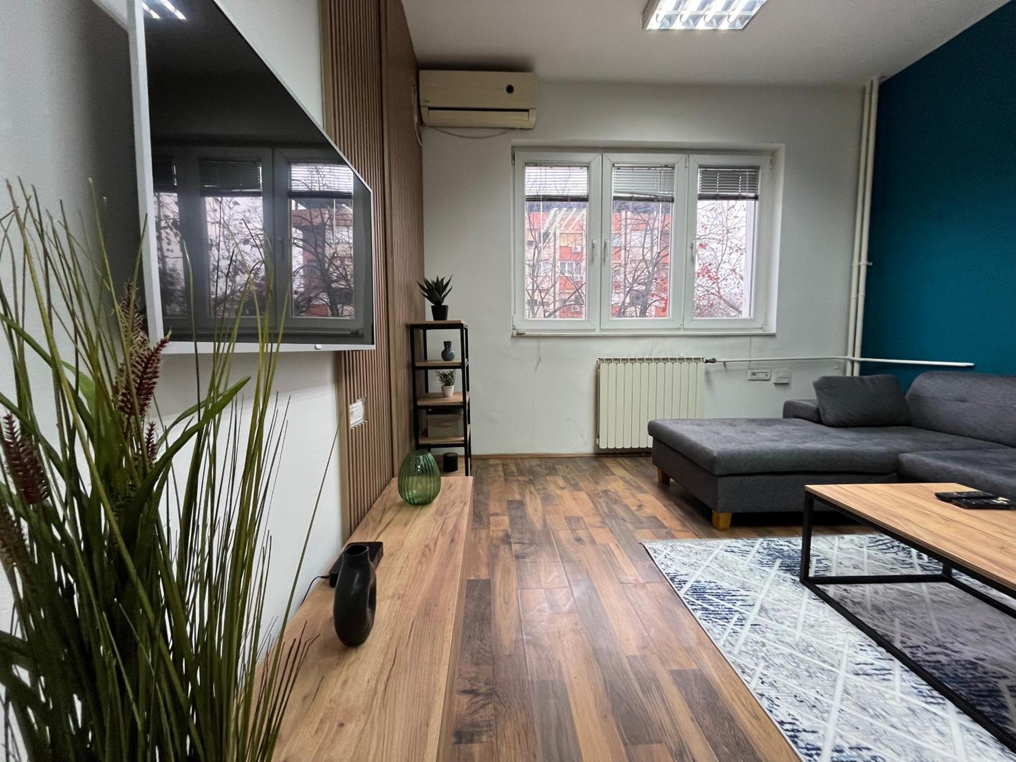 Central M - 5 Apartments Skopje Esterno foto