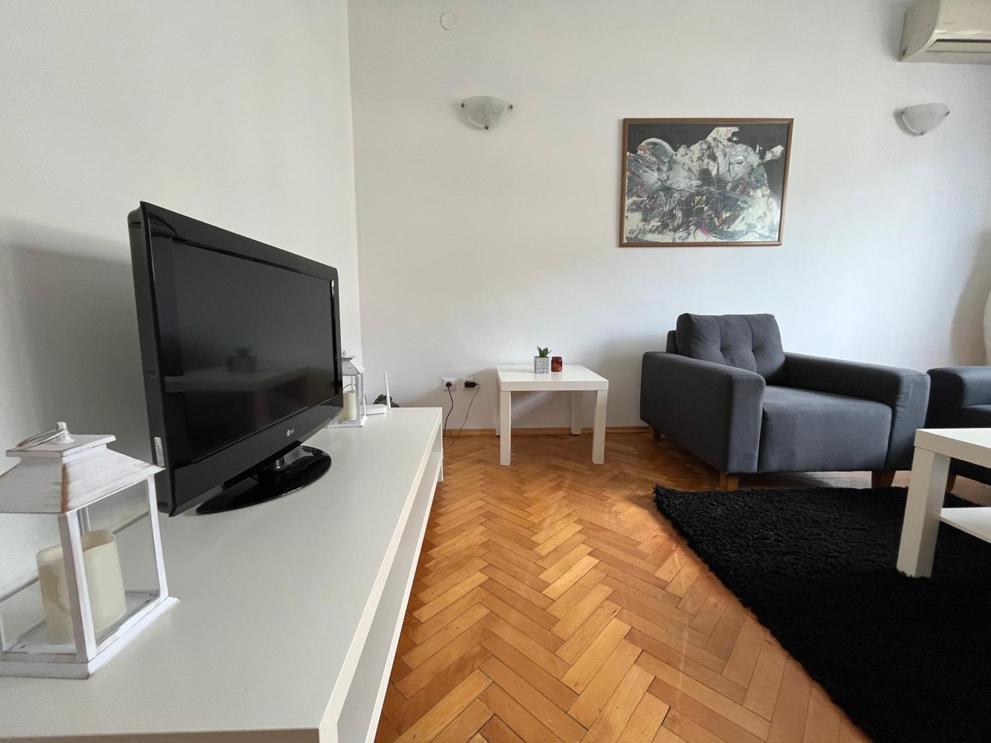 Central M - 5 Apartments Skopje Esterno foto