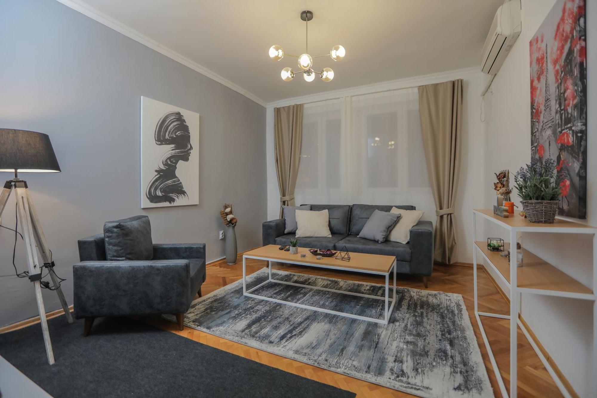Central M - 5 Apartments Skopje Esterno foto